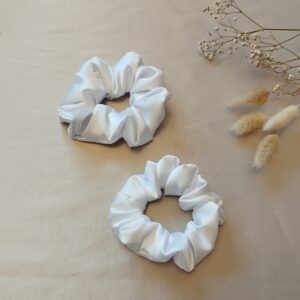 Baltos šilkinės gumelės