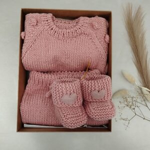 Rankų darbo rinkinukai "Megztukas su kelnytėmis ir tapukais"